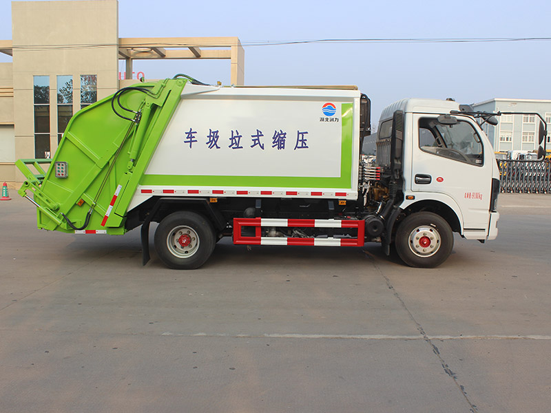 東風(fēng)多利卡天然氣6方壓縮垃圾車(chē)