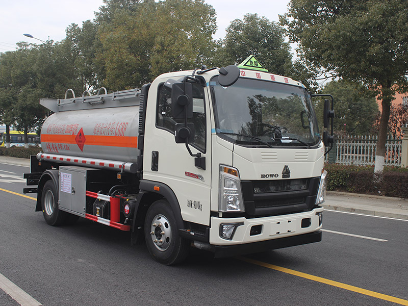 重汽豪沃6.02立方SCS5090GJYZZ6加油車(chē)